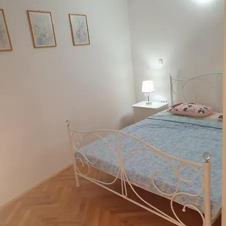 P-e Apartman