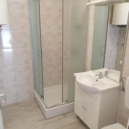 P-e Apartman *