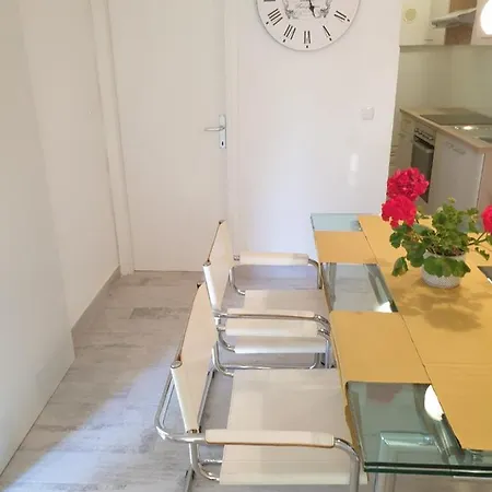 P-e Apartman